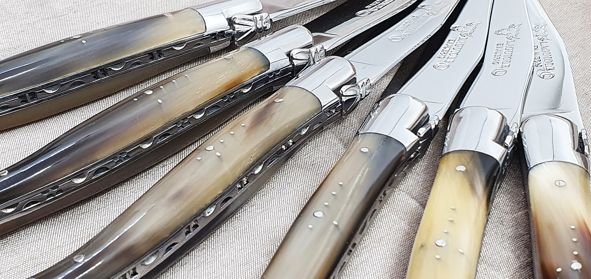 Lot de 11 couteaux à manche en corne - Coutellerie Supérieure
