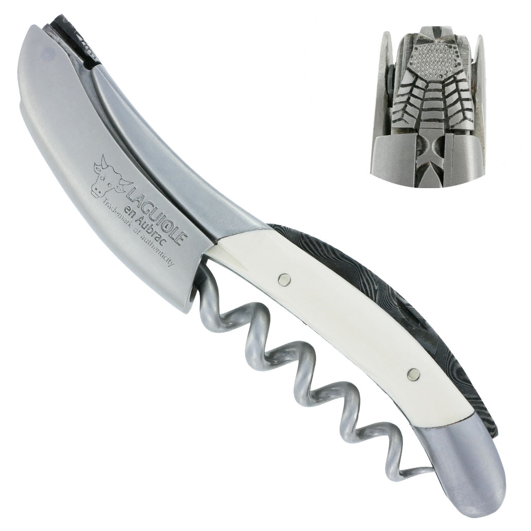 Sommelier Laguiole en Aubrac Ivoire de Mammouth Blanc Ressort et Platines Guillochés Mouche Prestige N°6 Lame Damas