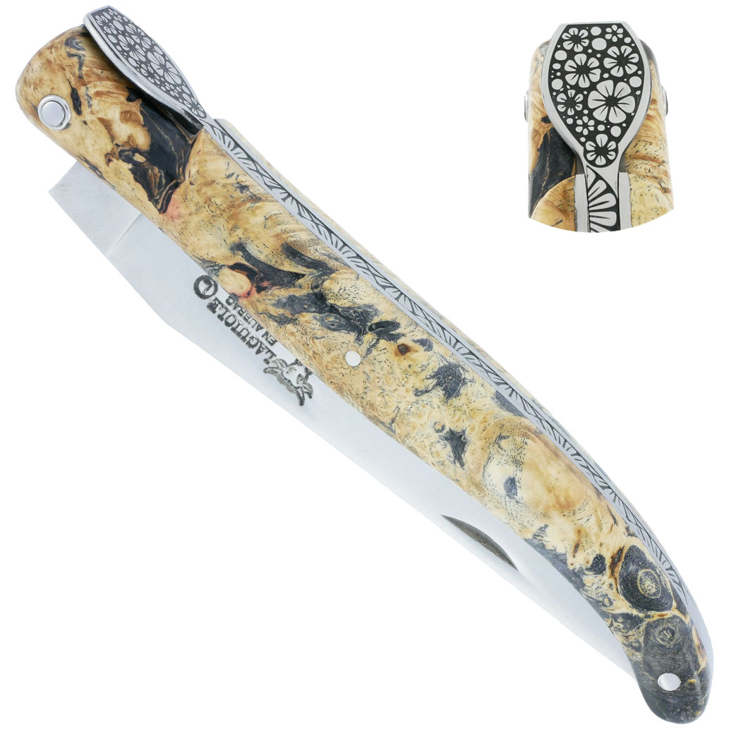 Couteau_Laguiole_en_Aubrac_Plein_Manche_Primrose_Loupe_de_sureau_naturelle_et_noire_mouche_gravure_fleur