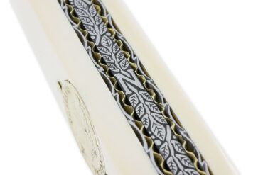 Couteau Laguiole Prestige Créateur 1 Pièce 15 cm Incrustation Monnaie Napoléon Or Plein Manche Ivoire de Mammouth Blanc Double Platines Lame Damas Mouche Prestige Aigle Impérial PIECE UNIQUE