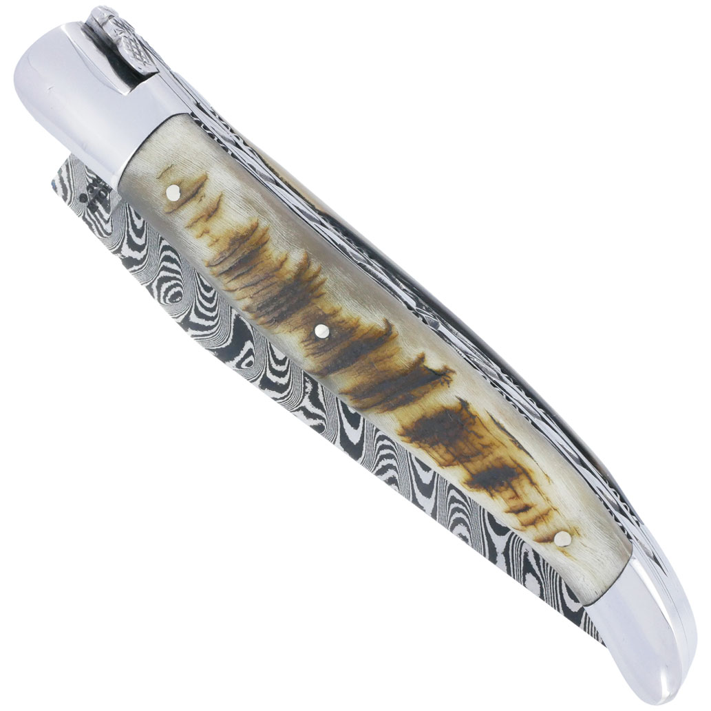 Couteau Laguiole en Aubrac 1 pièce 12cm Double Platines et Ressort Guillochés à la main Manche en Croute de Bélier 2 Mitres Inox Brillant Lame Damas N°1