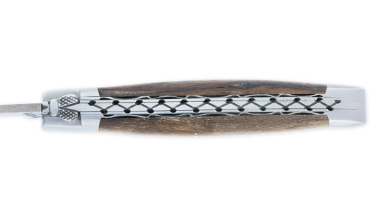 Couteau Laguiole en Aubrac 1 pièce 12cm Manche Cep de Vigne Mitres Inox Brossé Double Platines et Ressort Guillochés Finition brossée Lame Damas N°1