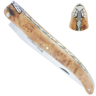 Couteau Laguiole en Aubrac 1 Pièce 12 cm Plein Manche en Genevrier Ressort et Platines Laiton guillochées Mouche Prestige PIECE UNIQUE