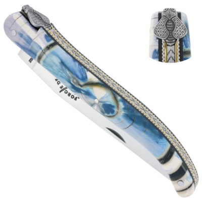 Couteau Prestige Forge de Laguiole Rambaud Plein Manche en coeur d’ivoire de mammouth Bleu Double Platines et ressort finement guillochés à la main Mouche Prestige avec Porte couteau PIECE UNIQUE