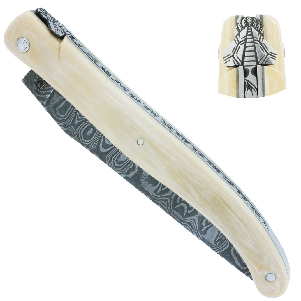 Couteau Prestige Laguiole en Aubrac 1 Pièce 12 cm Plein Manche en Croute d'ivoire de Mammouth Ressort et platines Guillochés Intercalaire Gris Mouche Forgée Prestige Stylisée Lame Damas Mahomet