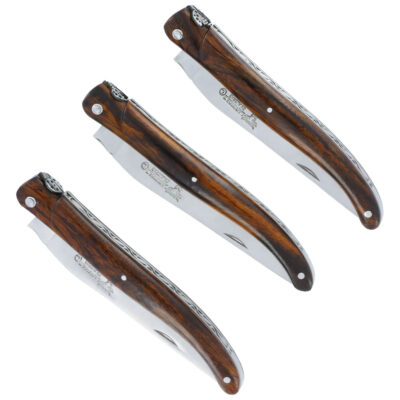 Couteaux Pliants Prestige Laguiole en Aubrac « Le Trio Porte-Bonheur ». 🐞Plein Manche Bois de Fer 12cm Ressort Guilloché main Mouches Coccinelles en relief (set de 3 PIECES UNIQUES)